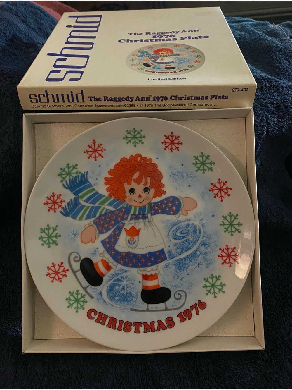 Raggedy Ann 1976 Christmas Plate - White with Red & Green Accents